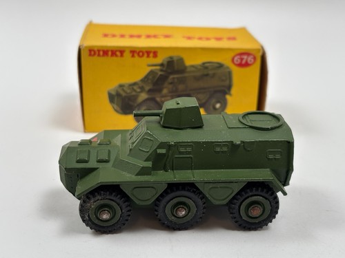 Saracen Armoured Personnel Carrier 0676 G-2aa (1955) - Dinky Toys