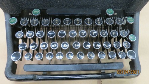 ANTIQUE UNDERWOOD ELLIOTT FISCHER CO 1941 TYPEWRITER - Picture 3 of 7