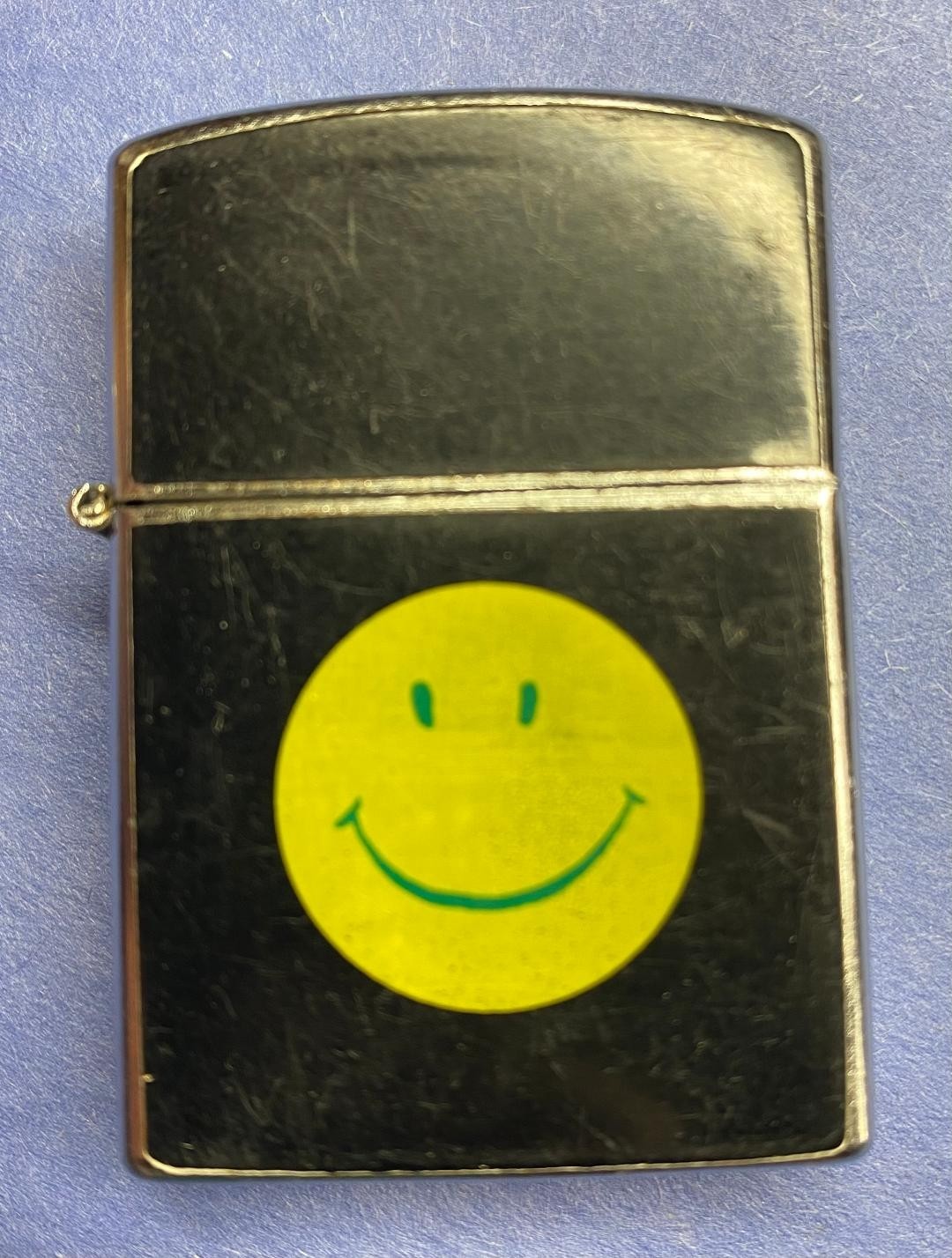 VINTAGE RELIANCE STANDARD FLIP TOP SMILEY FACE LIGHTER BLACK/SILVER