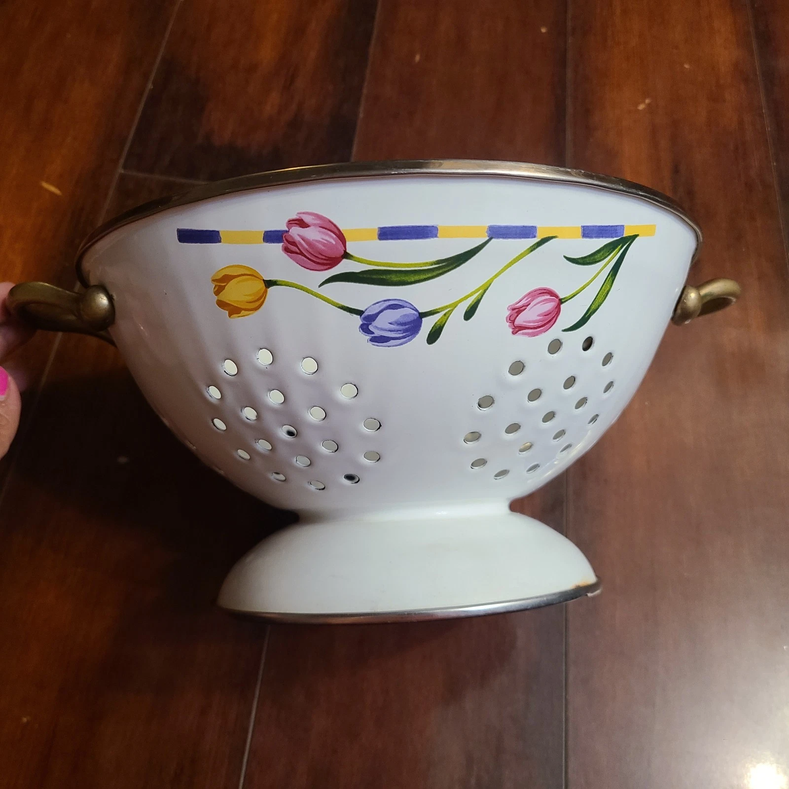 VINTAGE COLANDER ENAMEL PEDESTAL FOOTED METAL STRAINER WHITE W/ Flowers
