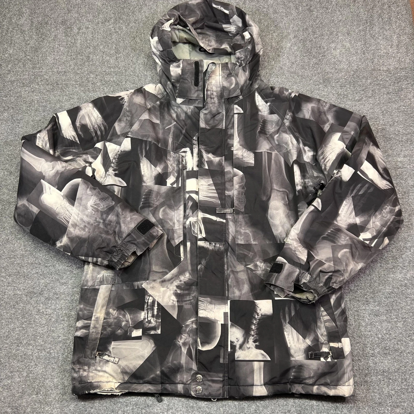 686 The Ox Jacket Mens Large Black Hooded Insulated Ski Snowboard X-Ray Print