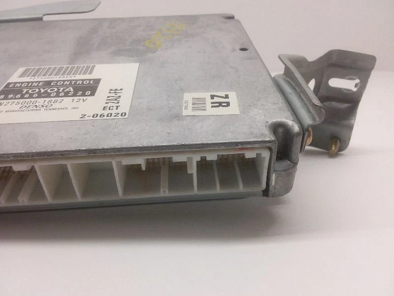 Электронный модуль управления 2002 Toyota Camry ECM 89666-0620 - Изображение 3 из 4