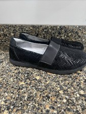 Alegria Women's Slip-On Shoes Black Chevron Pattern