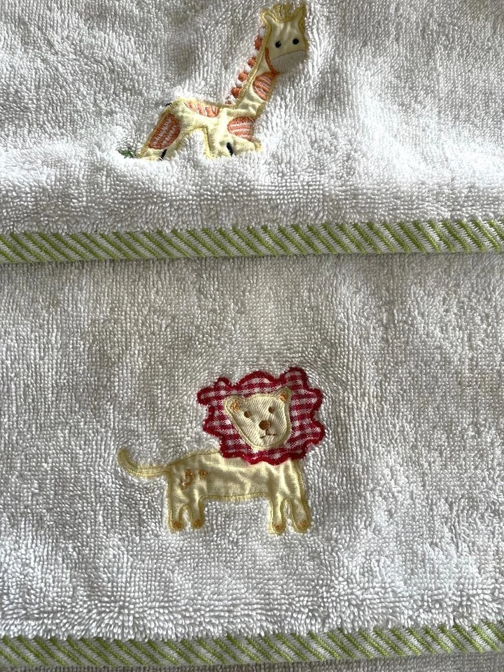 Usados en Excelente Condición 3 Piezas Apliques Fascinate by Ozar 3 Piezas Paños Blancos Jirafas y León Niños Foto 3 de 4