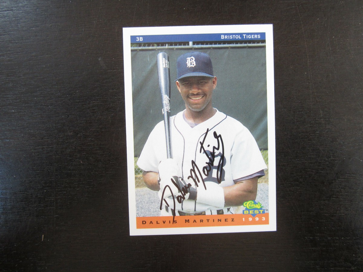 1993 Classic # 15 Dalvis Martinez Autograph Signed Card (B