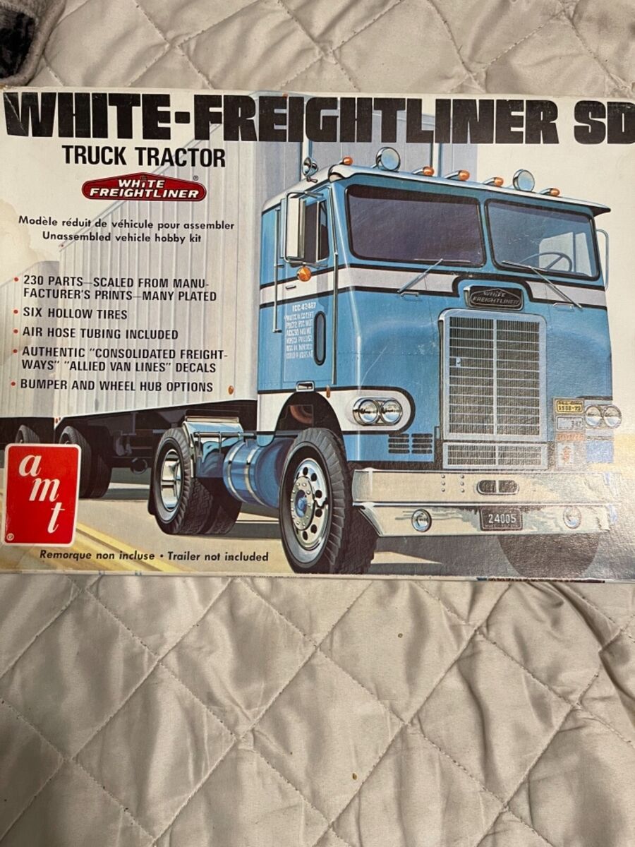 AMT White Freightliner SD (original issue) & the two 27 AMT White Freightliner SD (original issue) & the two 27