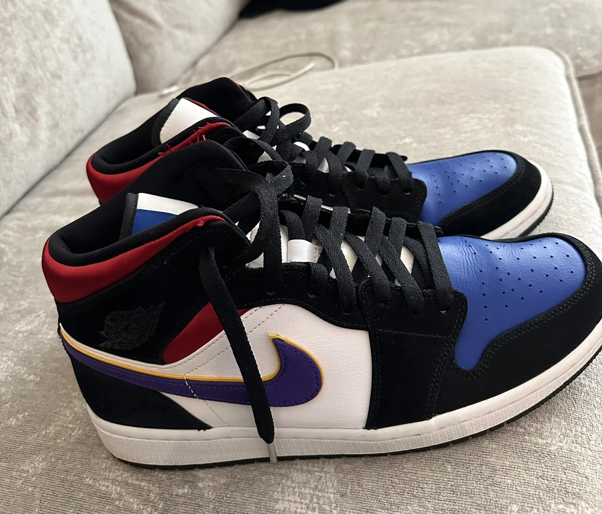 Air jordan 1 deals mid se rivals