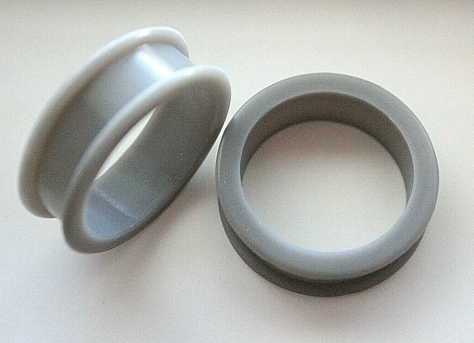 8-36mm Grey Large Gauge Ear plug Silicone Rubber Flesh Tunnel Stretcher Earring - Image 4 of 4