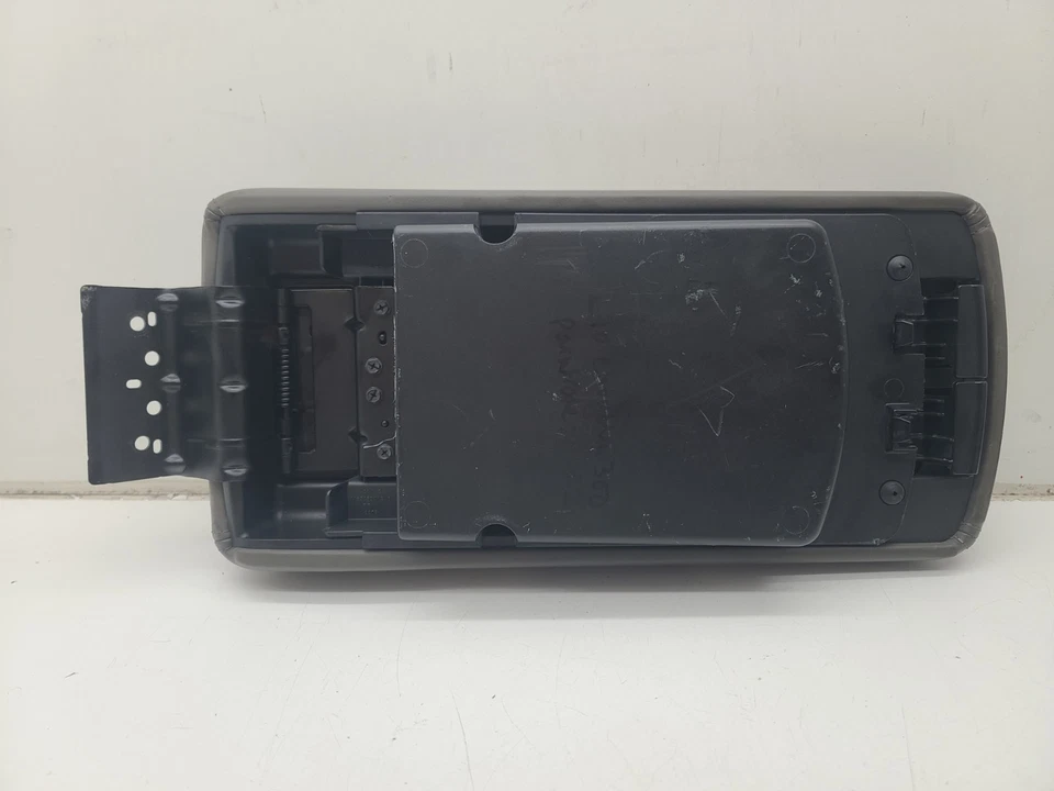 Chrysler 300 2008-2010 cargador consola central tapa reposabrazos pintura OEM: NLJ1 Foto 4 de 4