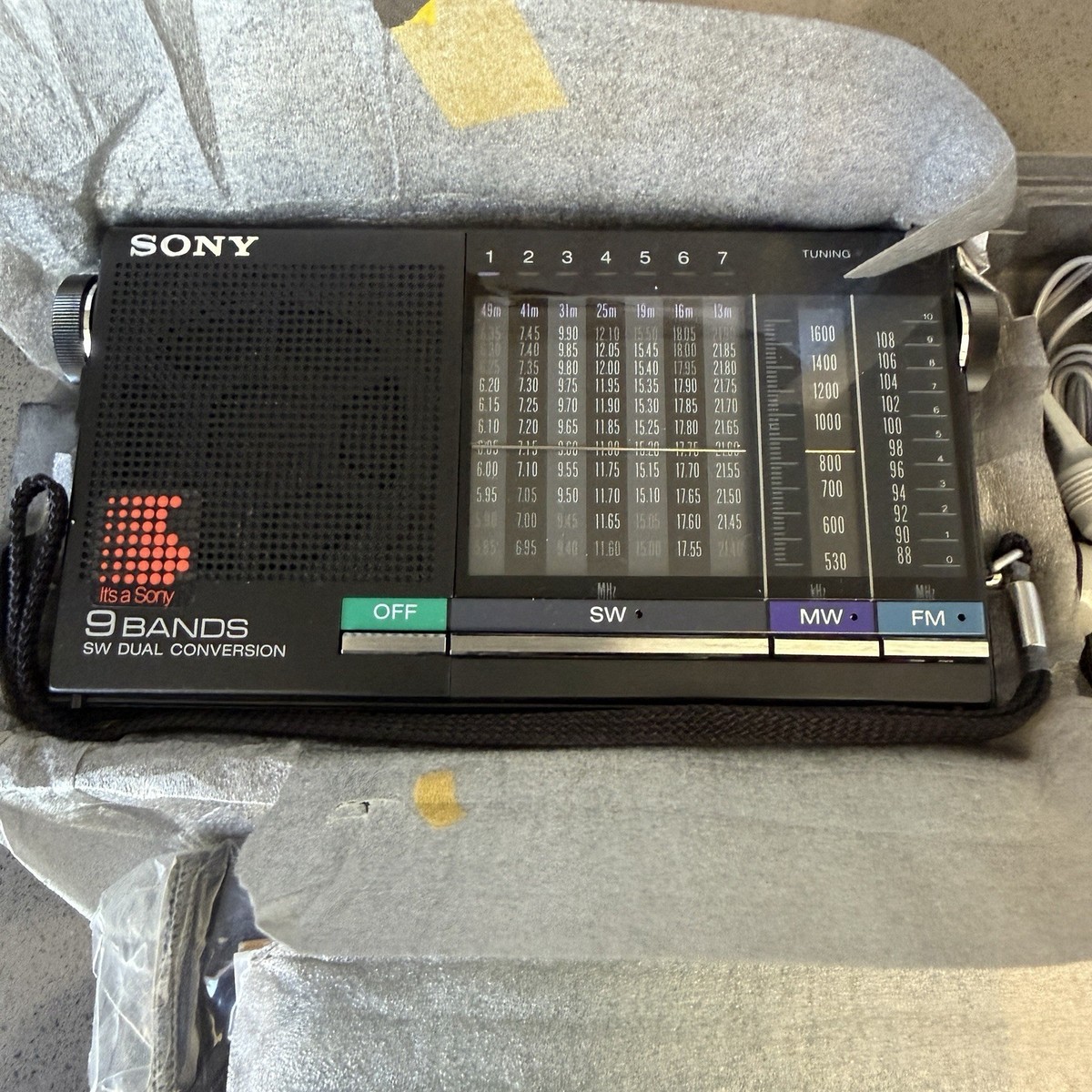 Sony ICF-4910 9 Band Shortwave Radio NOS Open Box FM/MW/SW