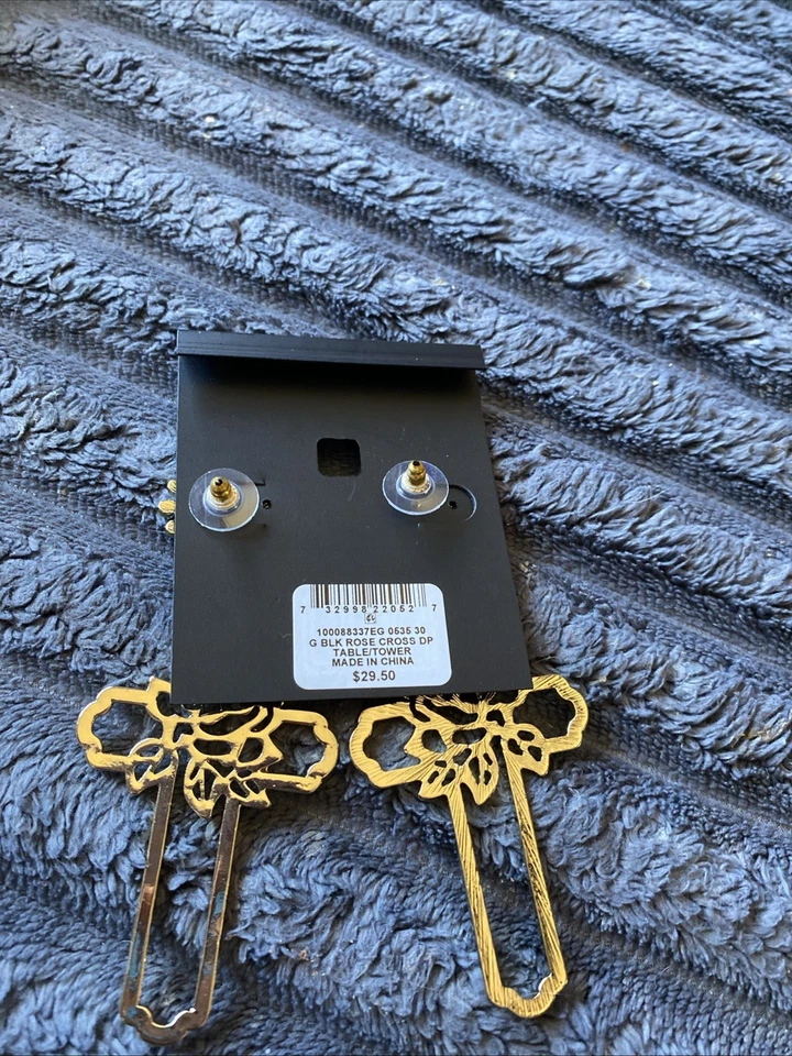 Pendientes colgantes THALIA SODI tono dorado rosa cruz y corazón Foto 3 de 3