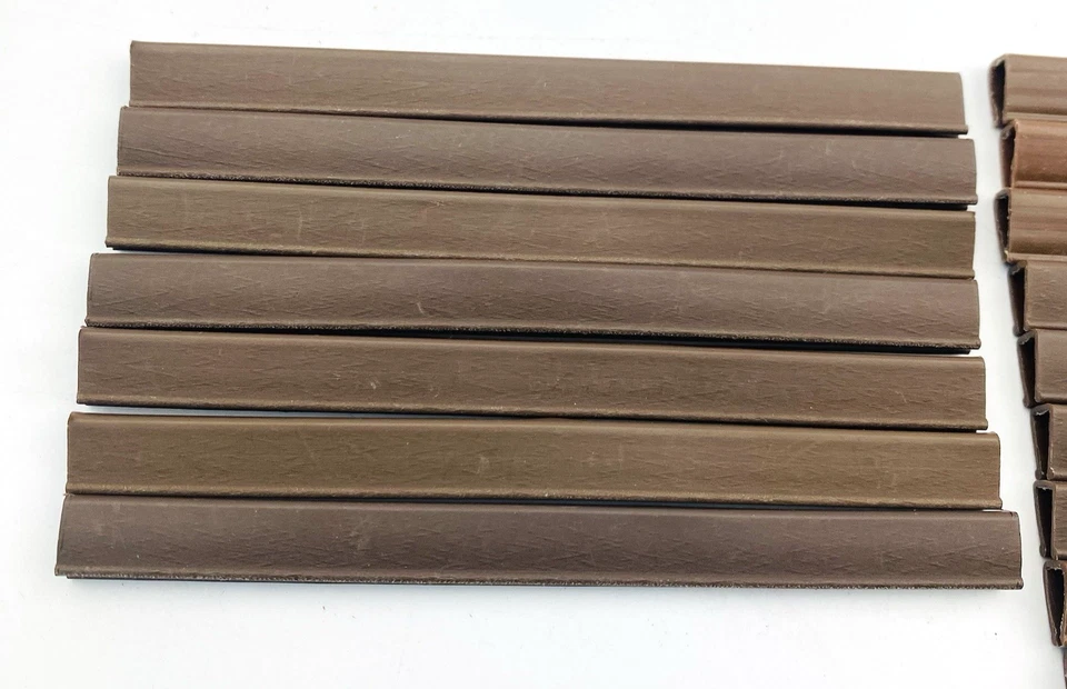 16 clips de borde de listones de techo de plástico marrón con troncos Lincoln de colección piezas de repuesto raras Foto 2 de 3