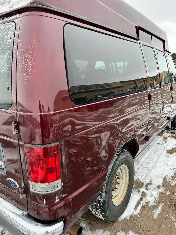 Used Left Rear Cargo Door Assembly Back fits: 2004 Ford E350 VAN w/window Left R Foto 4 de 4