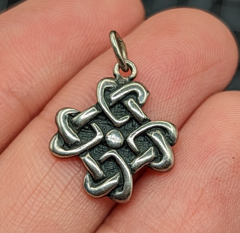 【新品/即発送】Llife KNOT PENDANT Sterling Silver 925 Signed WJ Celtic Four Hearts Square Love