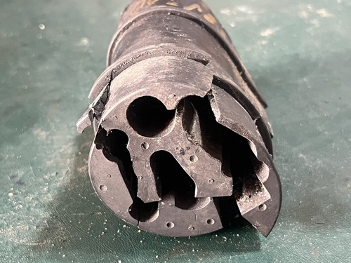 f 115 -75 hp Yamaha bottom cowling GROMMET 68V-42725-00-00 four stroke 2001-16 - 第 1/4 張圖片
