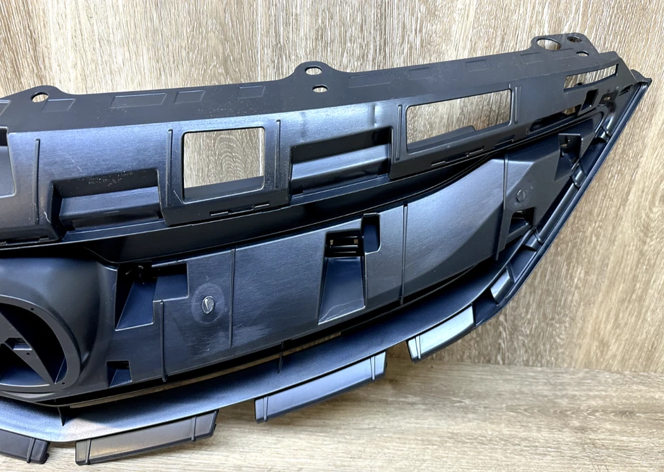 2016-2018 ACURA ILX BASE FRONT GRILLE ASSY OEM PART# 71121-TX6-A51 - Image 4 of 4