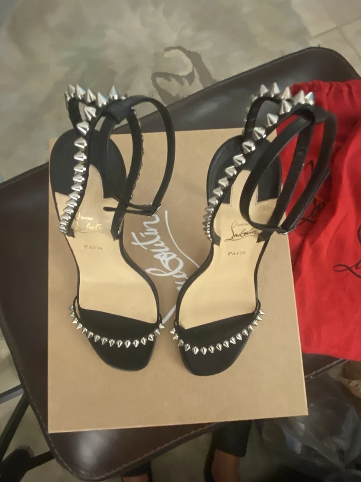 Christian Louboutin So Me 100 Sandalias Cuero Negro Tachonado Talla 36 1200129 BK65 Foto 3 de 4