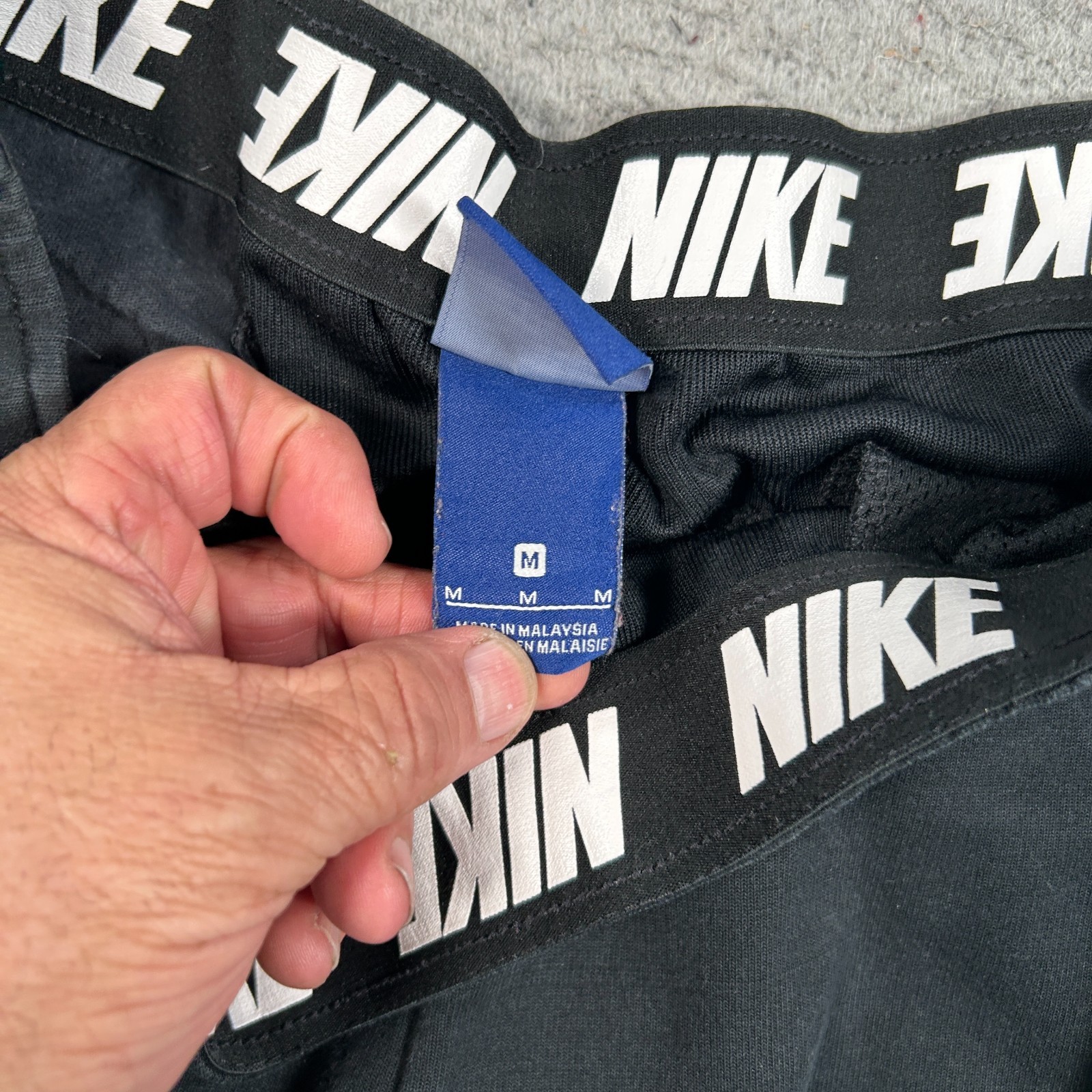 Nike Jogger Pants Men's Medium Black Tapered Leg Cropped Sports Jogging Workout thumbnail 4