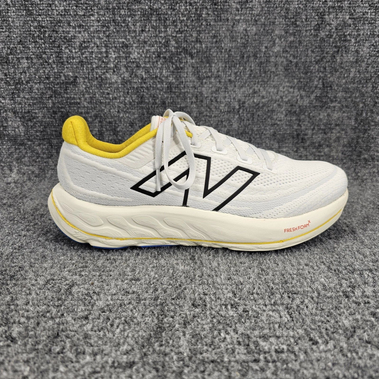 Scarpe da corsa New Balance FF X Vongo V6 da uomo taglia 9 5 bianco avorio MVNGOCM6