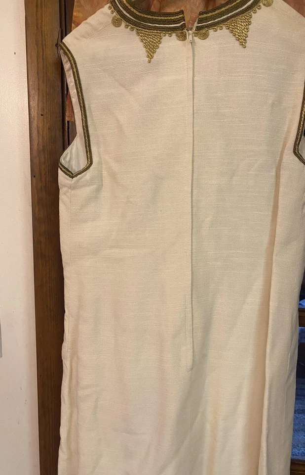 Off white/Gold Kashmiri 100% pure Wool & silk Salwaar Kameez Hand-made - Image 3 of 4