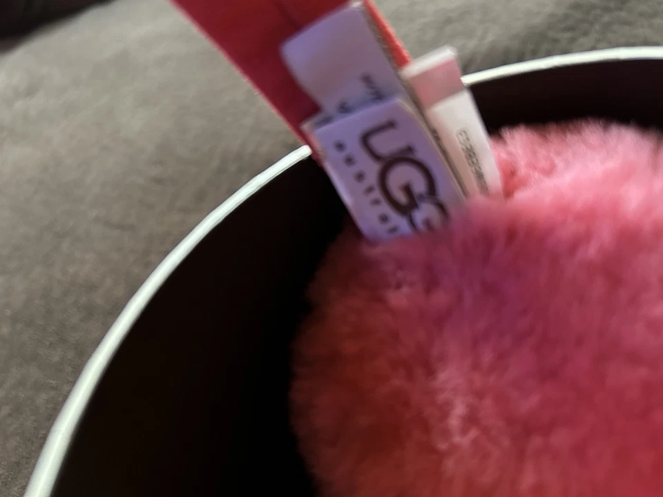 Orejeras UGG niños coral, sistema operativo para niños, nuevas con etiquetas, nuevas con estuche original Foto 3 de 3