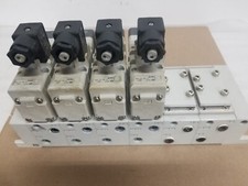 SMC Solenoid Valve Assembly 4 VQ7-6-FG-S-3ZR w/ 6-Place Manifold Block