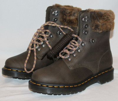 NIB Dr. Martens Womens 1460 Serena Collar Leather Boots Size 6