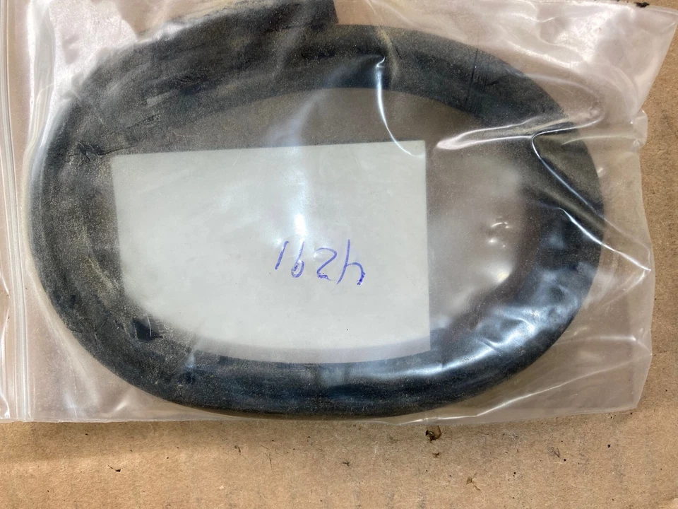 1940-1948 Ford Convertible / 46-48 Closed car / 48-52 Pick-up Vent Edge Seal Foto 3 de 3