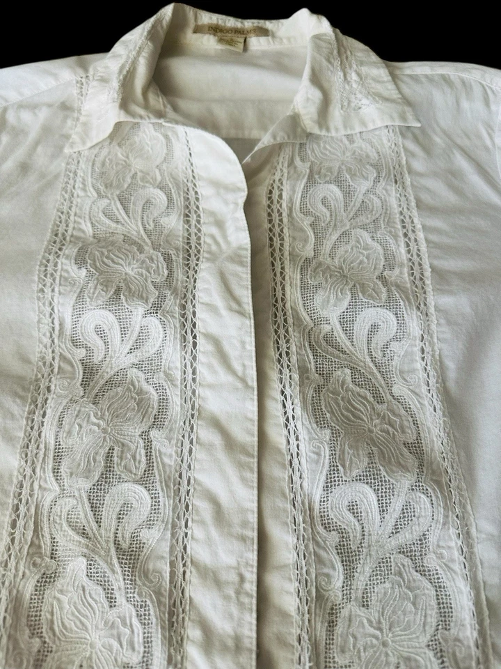 Camisa de encaje bordada con palmeras índigo para mujer pequeña marfil abotonada peplum floral Foto 3 de 4