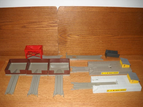 Tyco US1 Electric Trucking Misc Track Building & Pieces Lot