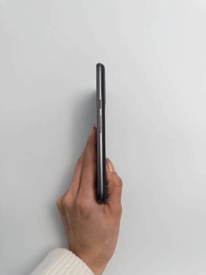 Motorola Moto G4 XT1625 M1B06 Black Turns On - Image 3 of 4