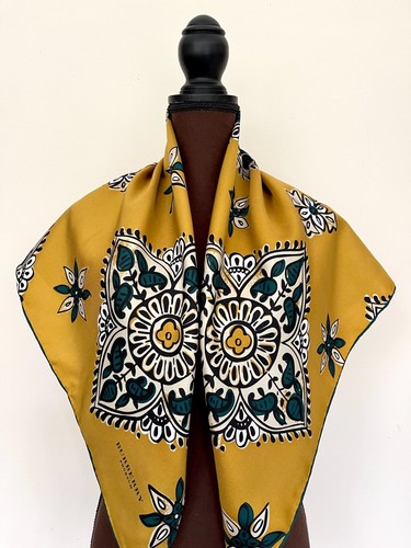 New Burberry Scarf Lucky Floral Yellow Gold Alhambra Green Flower Silk Wrap - Picture 3 of 21