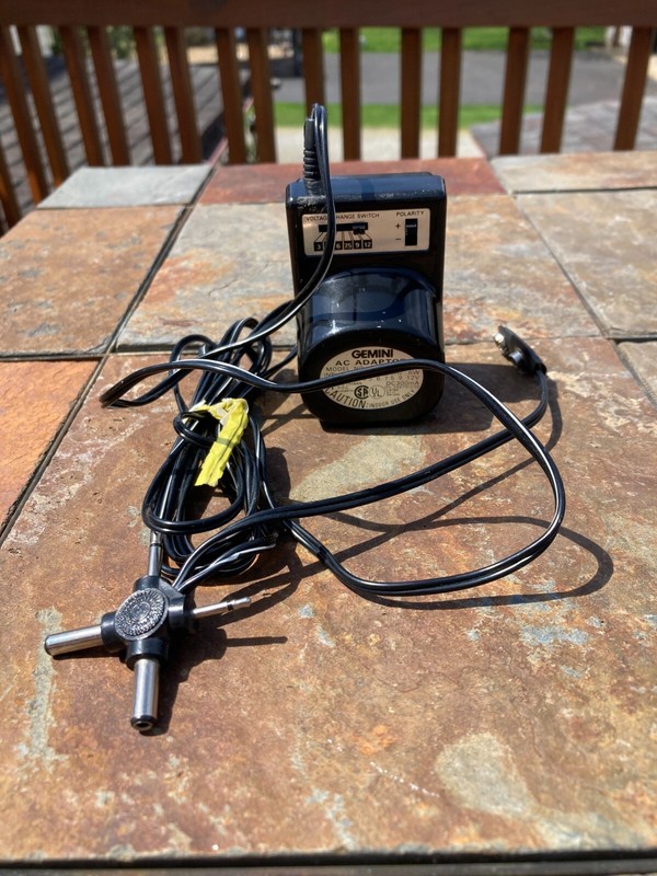 Gemini Model AS-501 AC Adapter w/ Polarity and Voltage Change Switches