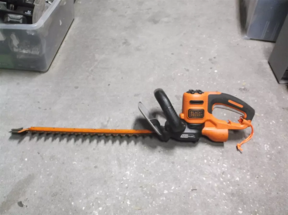 BLACK+DECKER 20-in Corded Electric Hedge Trimmer in the Hedge Trimmers  department at