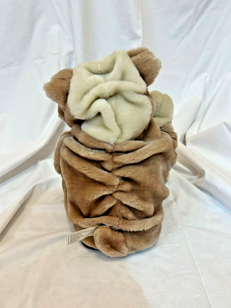Funtime Gifts Singing Bulldog (Who Let The Dogs Out?) - Plush