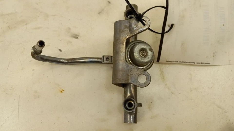 Barra de montaje de inyector de inyección de riel de combustible Subaru Impreza 2008 2009 2010 2011 2012 Foto 2 de 4