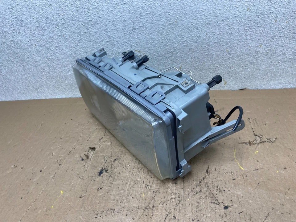 Faro izquierdo conductor mercedes 190e 190d w201 1987 a 1993 euro s1118 cv Foto 2 de 4