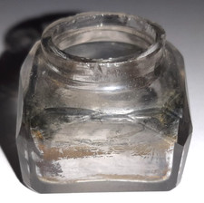 Altes kleines Tintenfass aus Glas Tinten Fass eckig