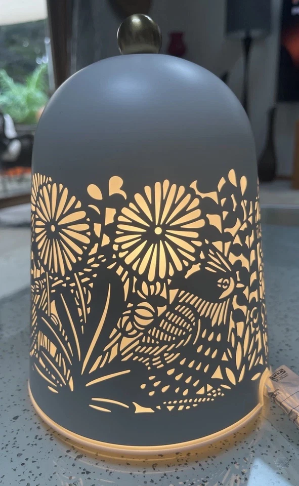 Lámpara de Mesa De Colección Ikea Decorativa Bosque Bosque Blanco Encaje Floral Pájaro (LED) USADA EN EXCELENTE ESTADO Foto 2 de 4