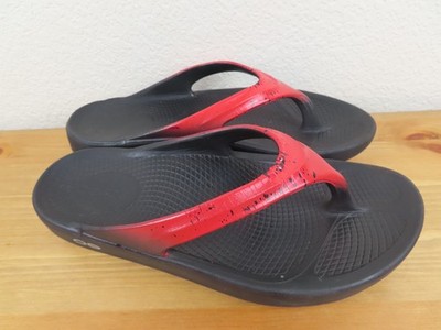 Oofos OOlala Sandals Womens Size 6 Recovery Comfort Flip Flops Thongs Red Black