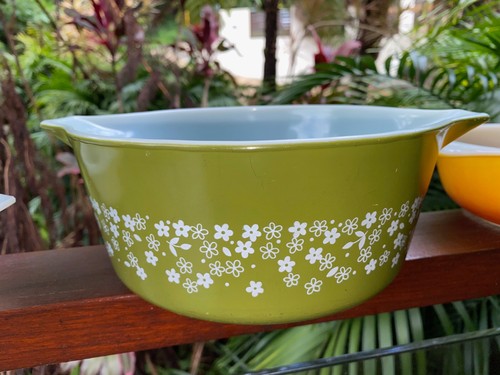 Vintage Pyrex Spring Blossom Crazy Daisy 2.5 Qt Green Casserole 475-B Green - Picture 3 of 12