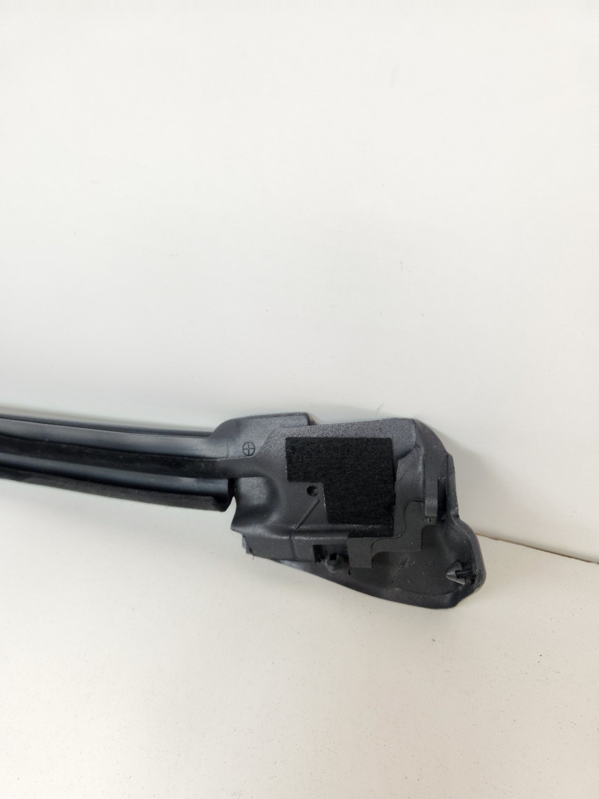 2015-2017 MCLAREN 675LT FRONT LEFT SIDE DOOR GLASS SCRAPER GASKET SEAL STRIP OEM