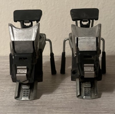 Vintage Ski Binding Unknown Brand. Sold As Is. See Photos For Additional Detail.
