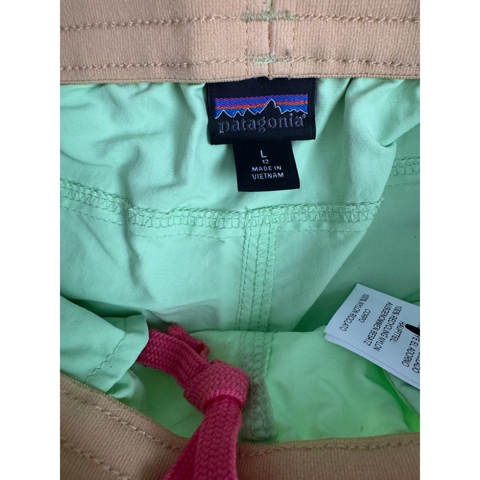 Patagonia Girls 4" Baggies Shorts Light Neon Green Hiking 67067 Size L 12 NEW thumbnail 3