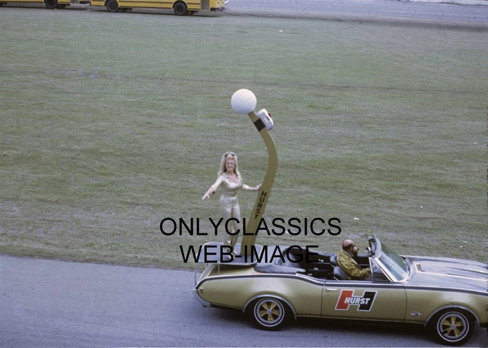 1969 INDY 500 HURST CUTLASS 442 PACE CAR MISS LINDA VAUGHN 5x7 PHOTO SEXY PINUP - Image 1 of 1