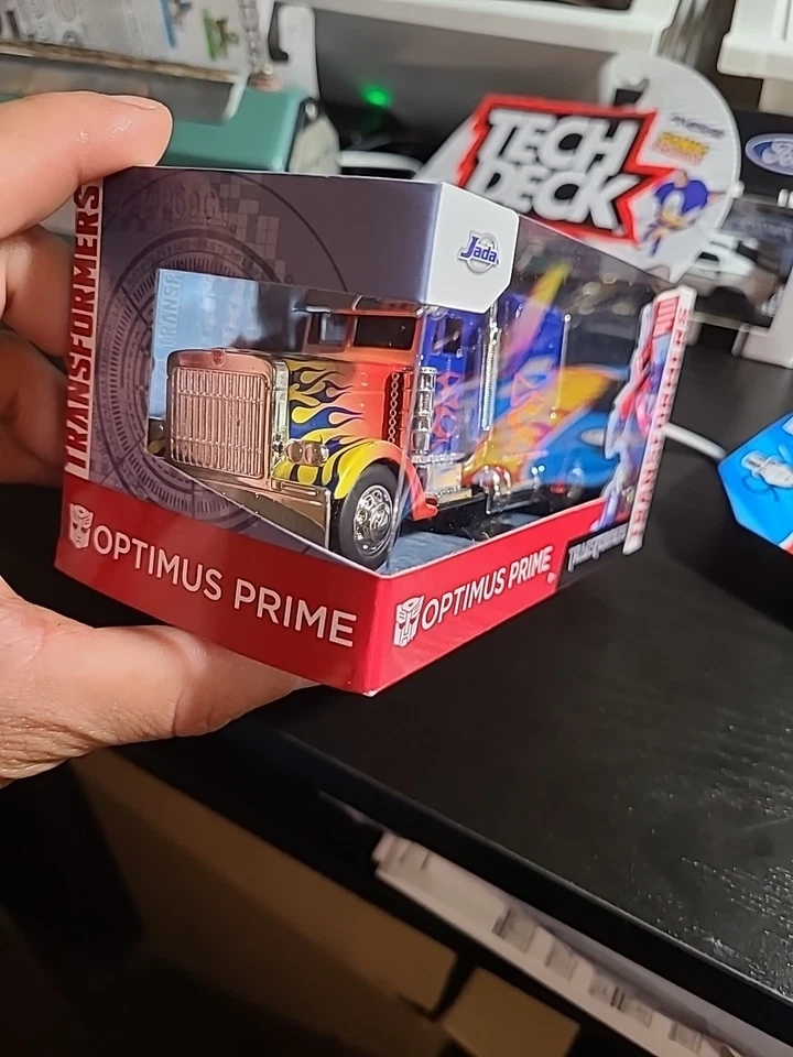 Transformers Hollywood Rides Die-Cast Optimus Prime G34 - Image 4 of 4