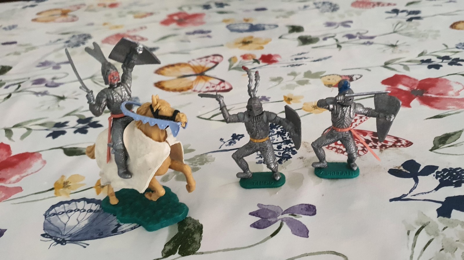 TIMPO TOYS - 3 CAVALIERI MEDIEVALI