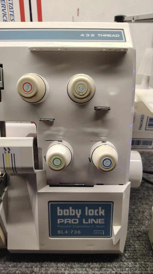 Máquina de costura vintage Baby Lock PRO LINE Serger modelo BL4-736D - Imagem 2 de 4