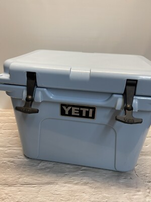 【新品・未使用】YETI ROADIE 20 Charcole Roadie 20 Cooler | YETI - Tide and Peak Outfitters