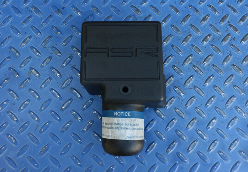 Panel de cubierta del módulo del motor Chevrolet Corvette C4 ASR 1992-1996 Foto 2 de 4